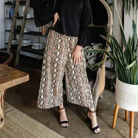 Contemporay wide legged Snake Print Pants - Picture 1 of 5